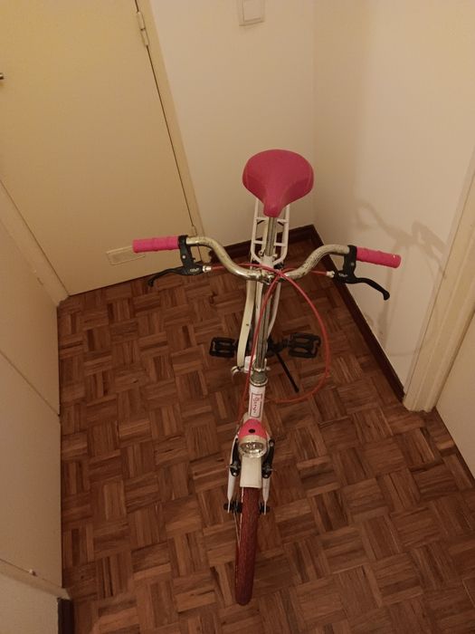 Bicicleta desdobrável. Com farol frente e trás