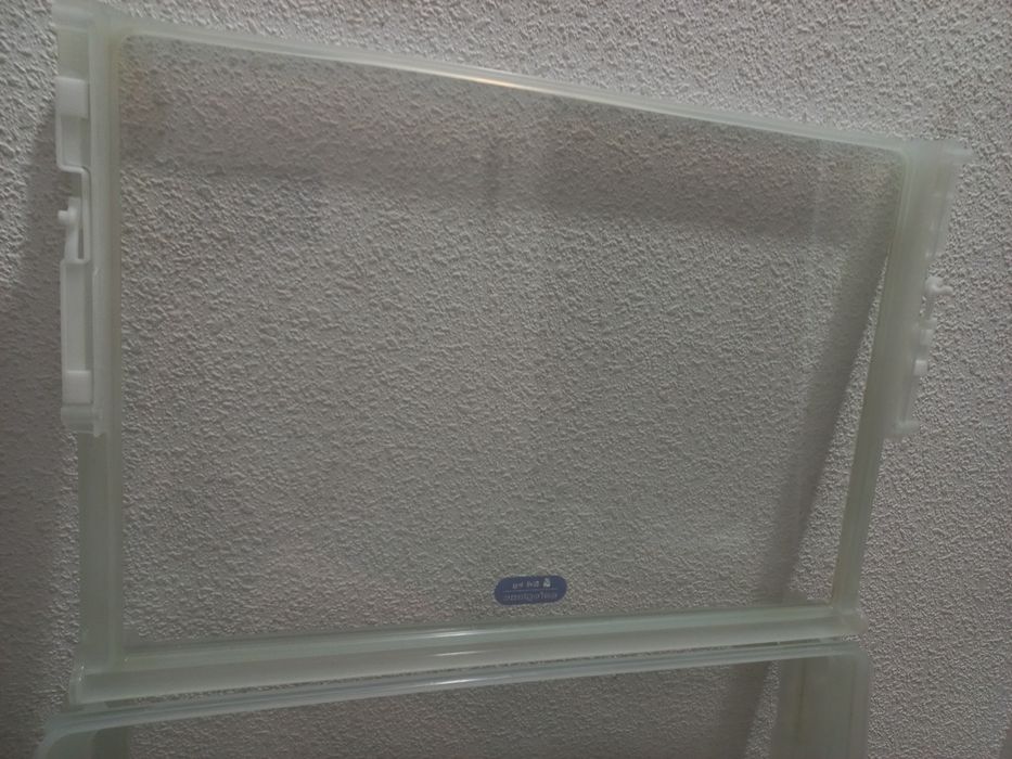 Основные боковые полочки для холодильника Whi