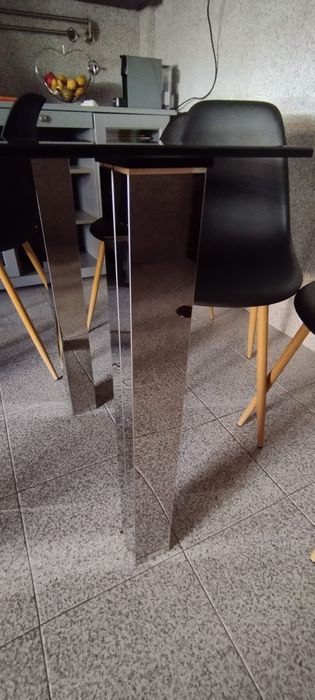 Mesa de cozinha em vidro