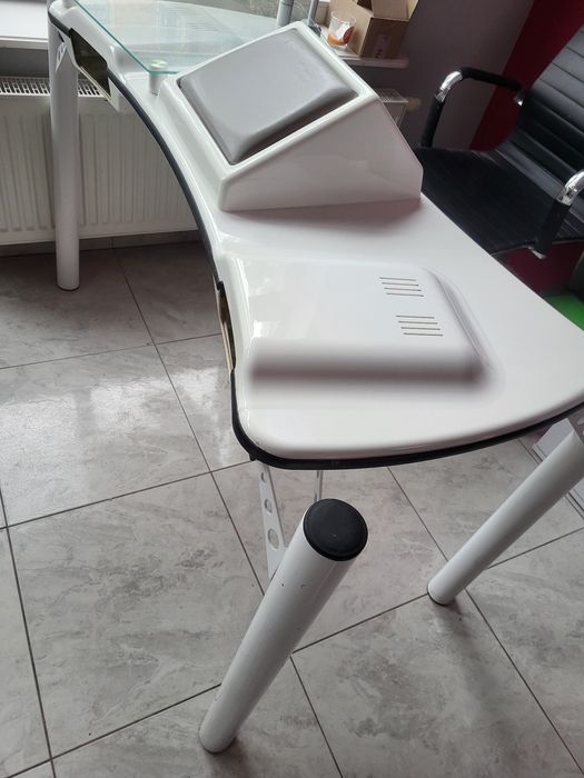 Sprzedam biurko kosmetyczne