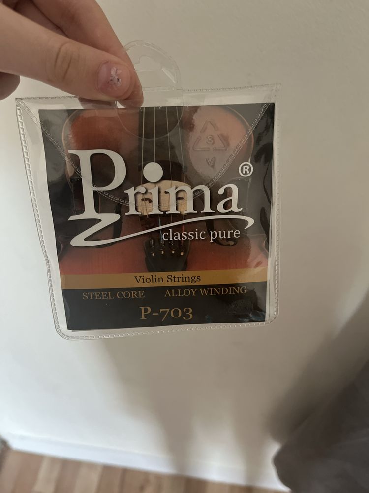 Białe skrzypce firmy prima