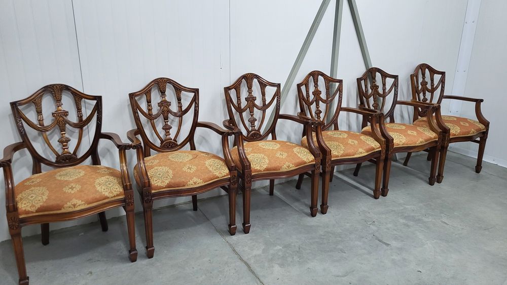 Набір вінтажних різьблених стільців з підлокітниками