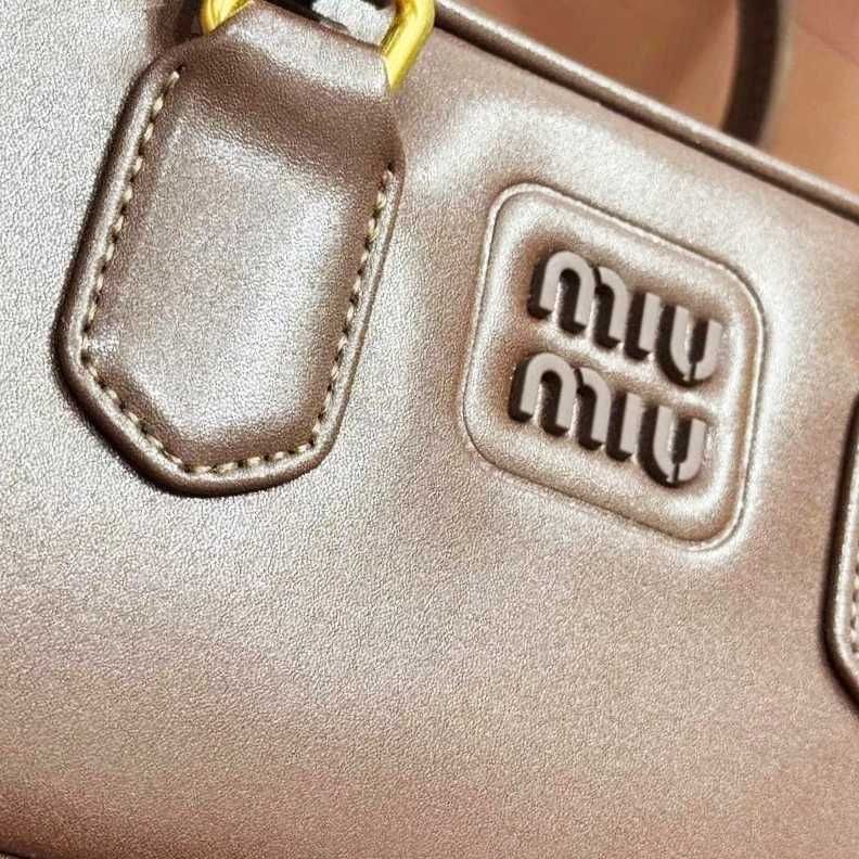 Miu Miu brązowa torba minimalistyczna - używana z charakterem!