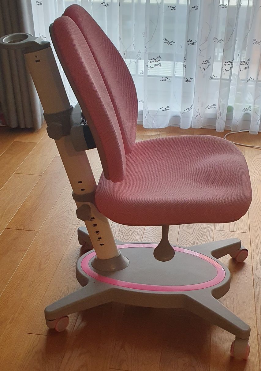 Krzesło ergonomiczne różowe fundesk