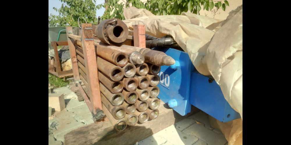 Прокол під дорогою , безтраншейне  прокладання  труб .