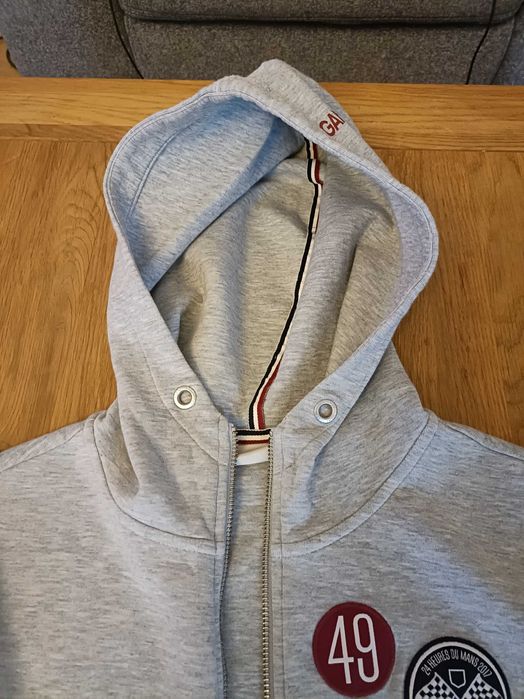 Piękna damska bluza GANT Le Mans z kapturem i zamkiem błyskawicznym