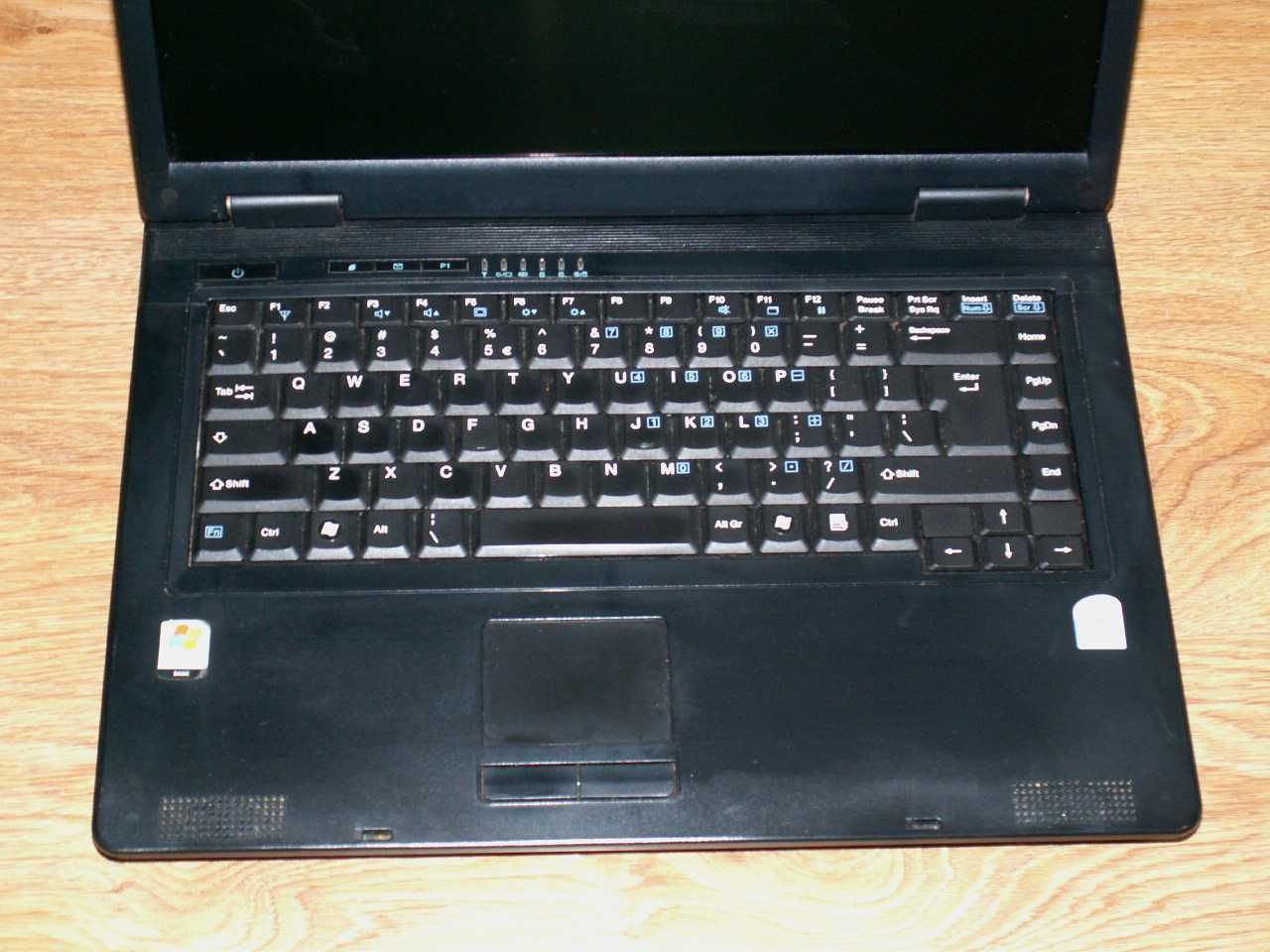 Sprawny - Zadbany - Na chodzie  -  Laptop MAXDATA ECO 4011 IW - 15"