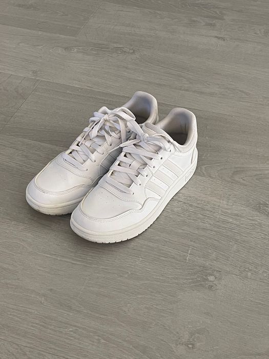 Ténis adidas brancos em pele como novos