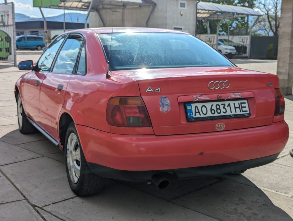 Audi A4 1.6 бензин