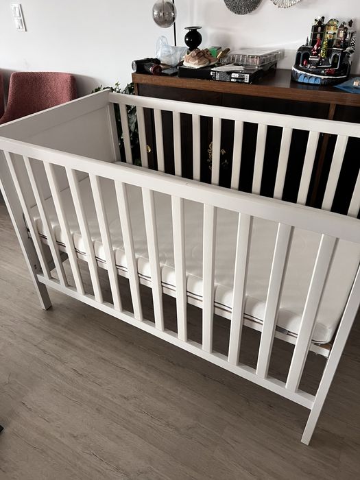 Berço IKEA com colchão