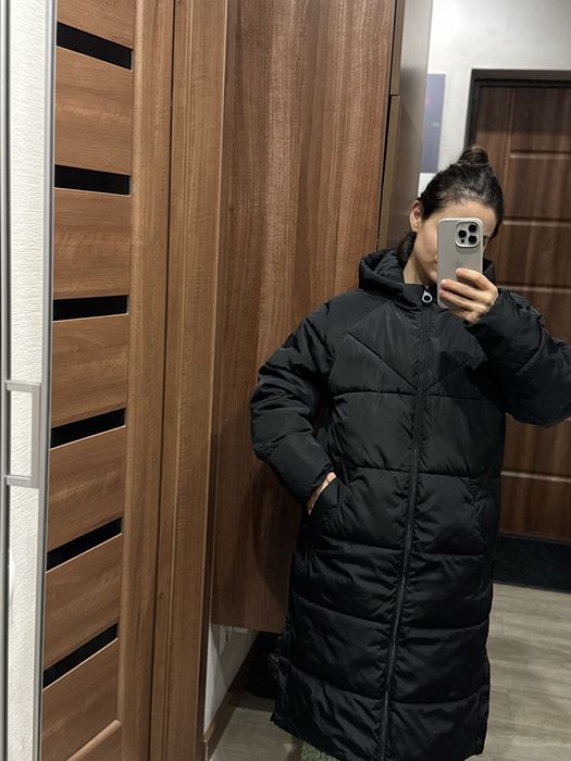 Зимова жіноча куртка