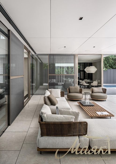 Продажа дома БЕЗ КОМИССИИ с бассейном и терассой в Плютах