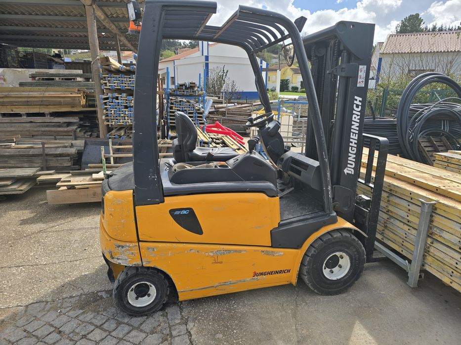 Empilhador 2T movimentação carga