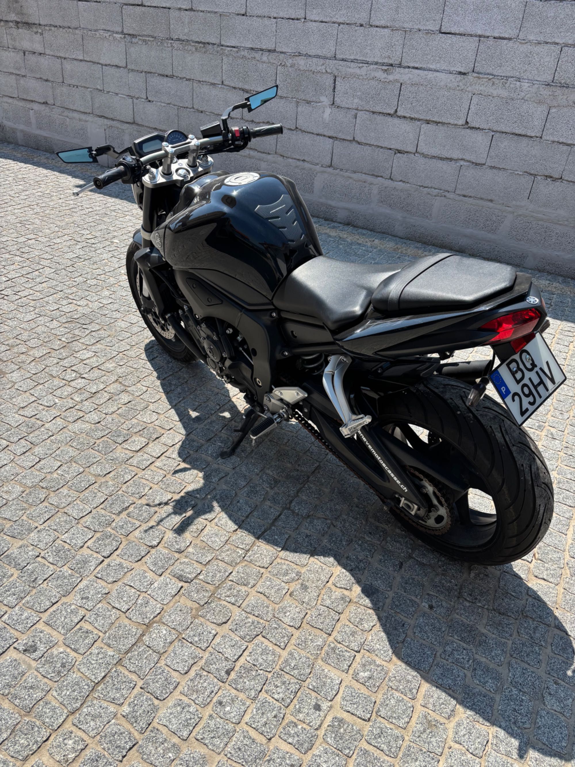 Yamaha FZ 1 , importada como nova