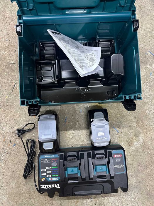 Mieszadło Makita  UT001GZ01 + Ładowarka z bateriami BL 4050F / DC40RB