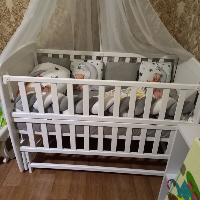 Продам дитяче ліжко та пеленальний комод .