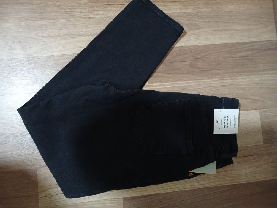 Чорні жіночі джинси
