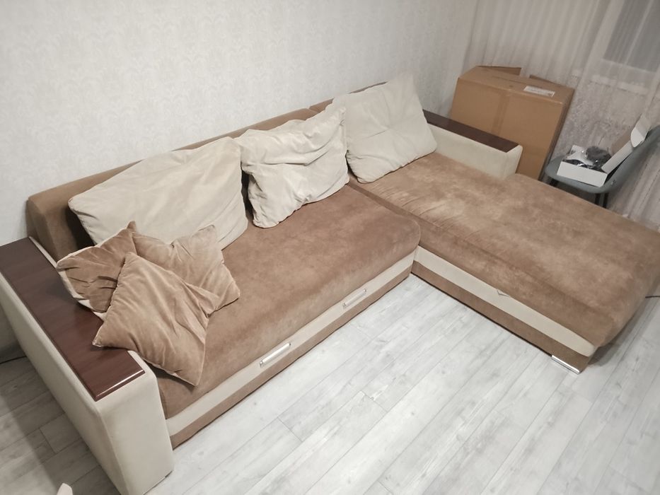 Угловой диван большой