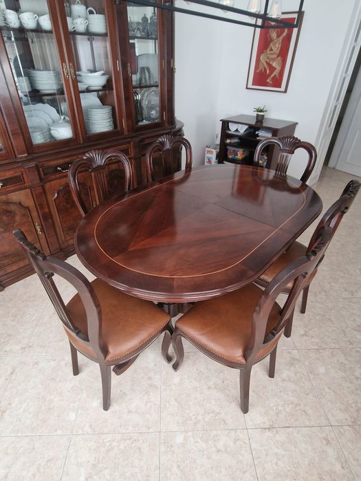 Mesa de jantar extensível e cadeiras