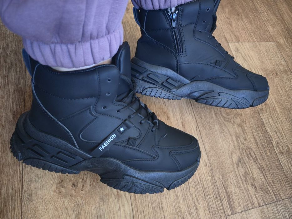 Кросівки жіночі зимові