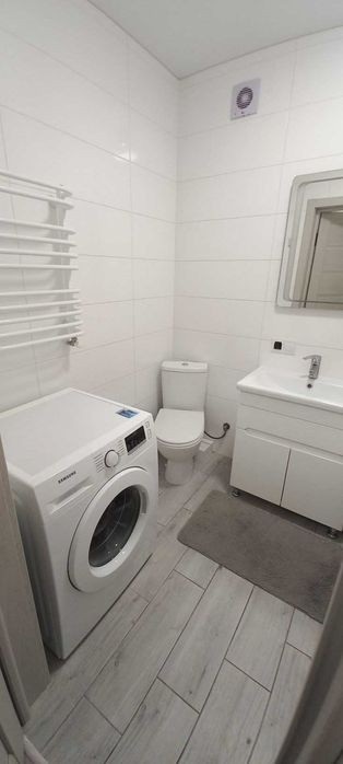 V Продається світла 1-кімнатна квартира в цегляній новобудові