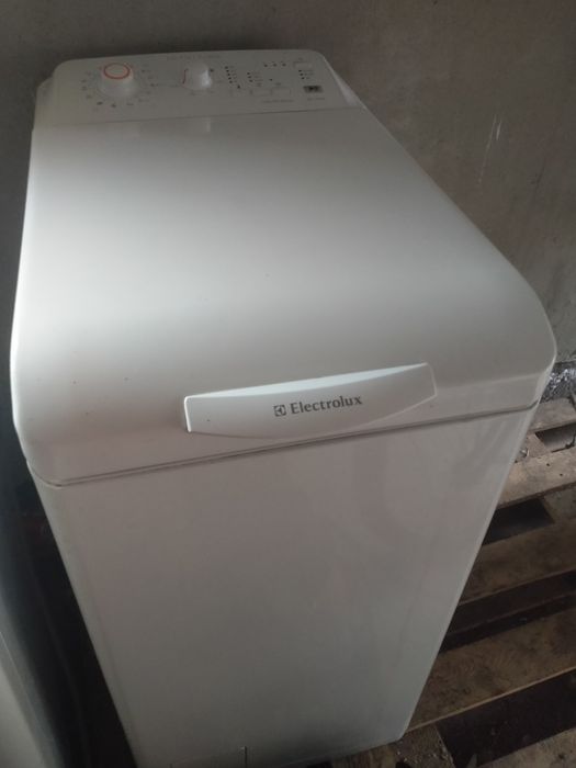 Пральна машинка Electrolux, верхнє завантаження