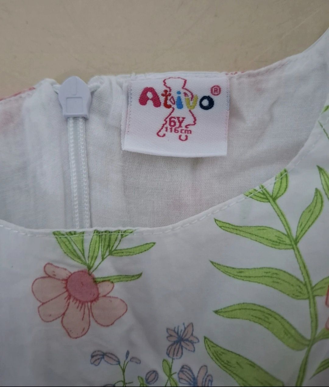 Vestido florido sem mangas para criança