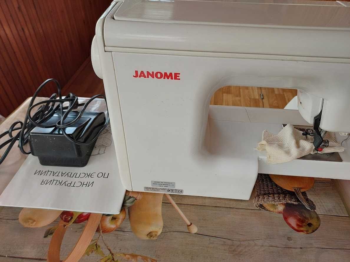 Электромеханическая швейная машина Janome 7524 A