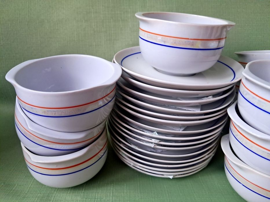 15 bulionówek porcelanowych z podstawkami 300ml