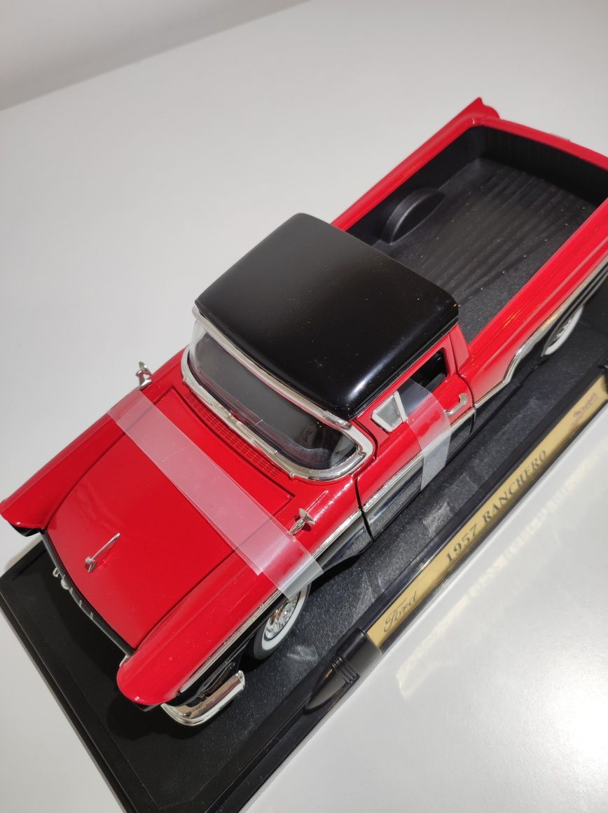 Ford Ranchero 1957 1:18 Road Signature