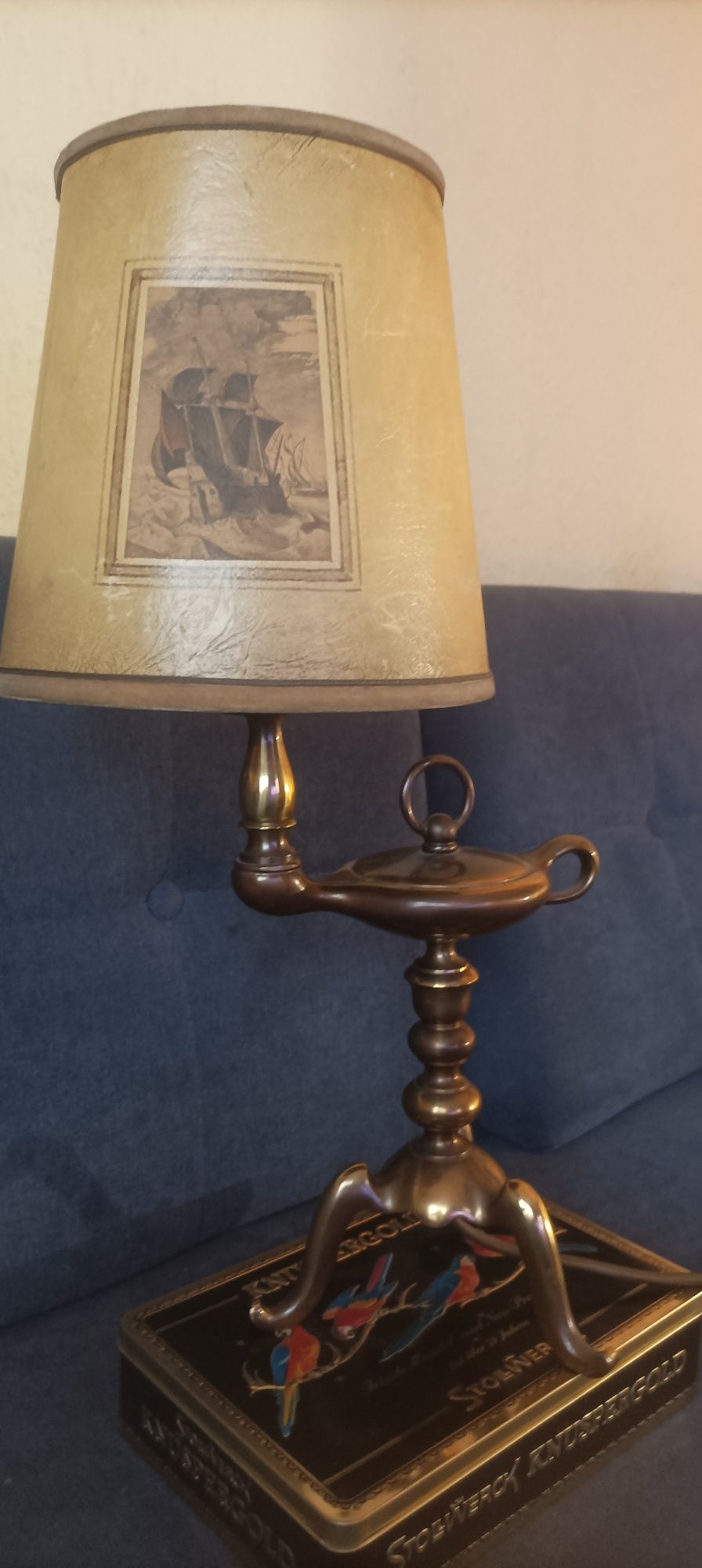 Ciekawa lampa w kształcie lampy alladyna