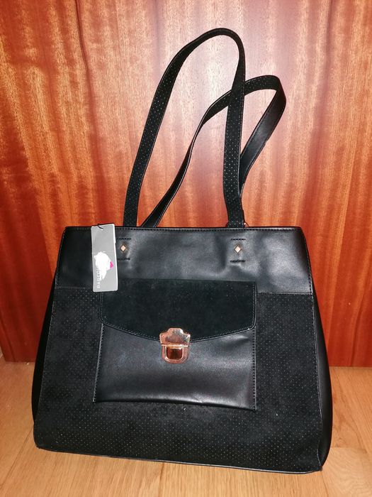 Carteira preta nova, em camurça