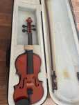 Violino com caixa e almofada de ombro