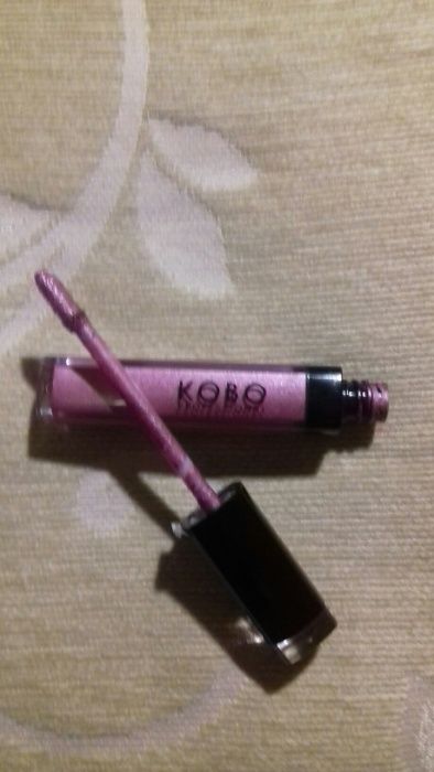 Kobo professional metaliczny cień w płynie i inne kosmetyki