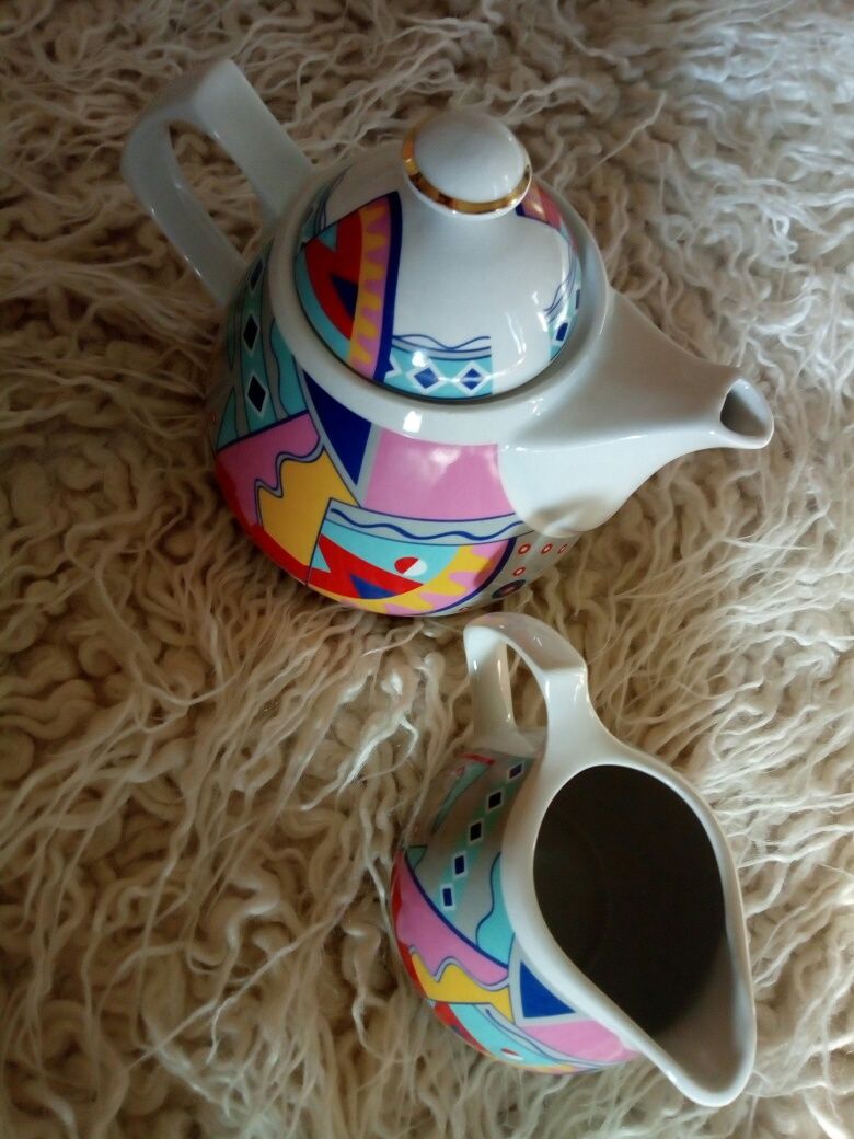 чайный сервиз Коростень: заварочный чайник, молочник, чашка.