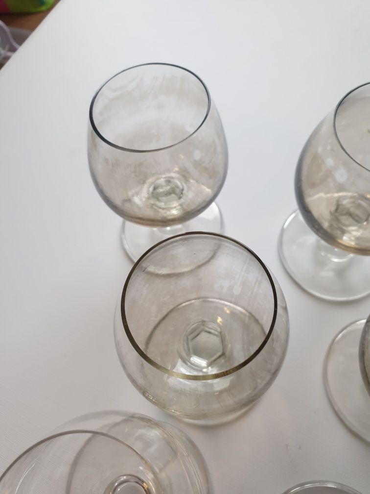 7 szklanych kieliszków