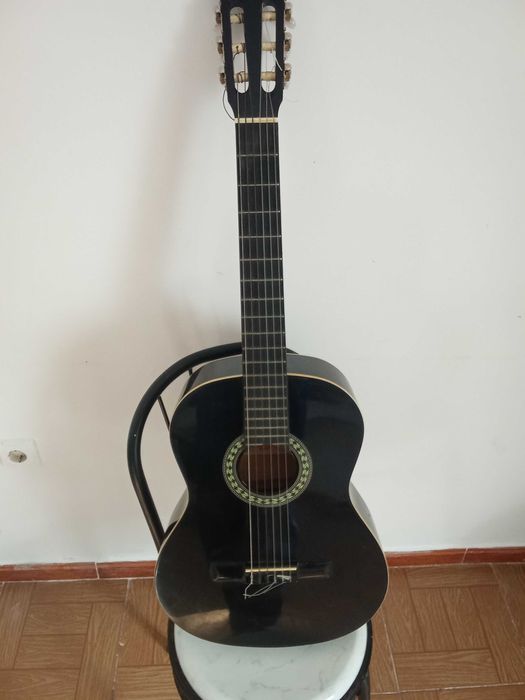 Viola com marcas de uso + mala de transporte bastante usada