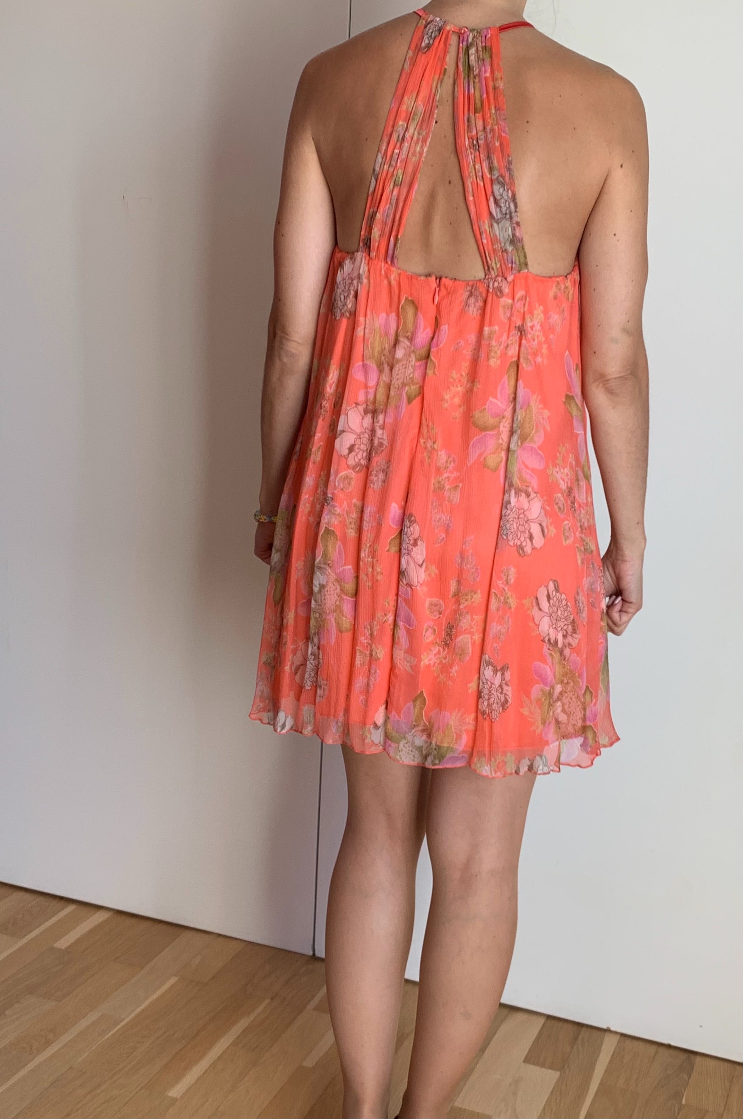 Vestido floral em salmão