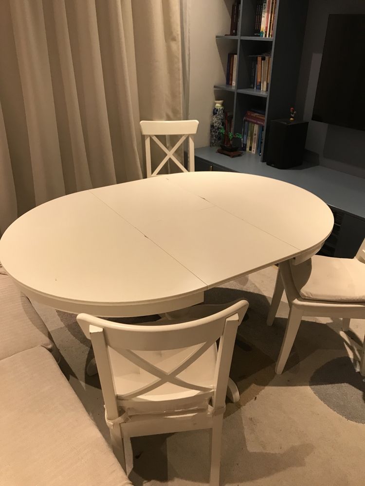 Stół okrągły rozkładany z krzesłami