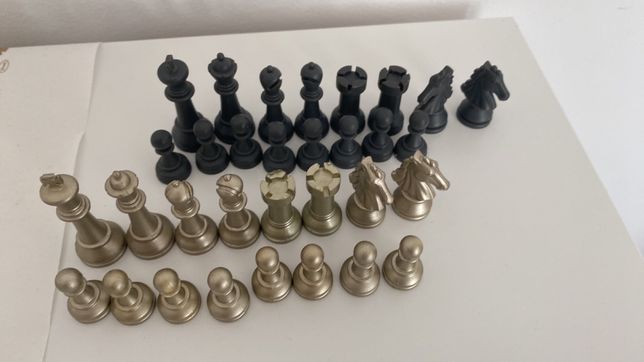 Настольные игры: шахматы и нарды.