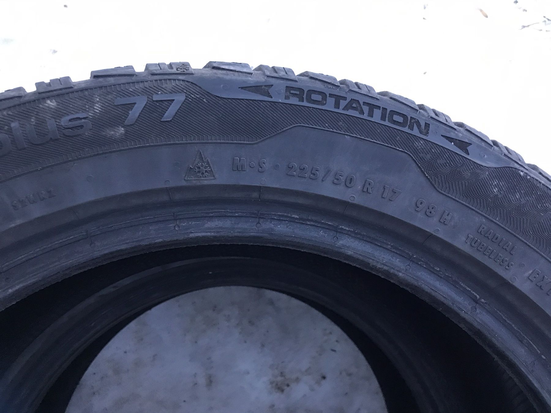 Bridgestone Та Uniroyal R17 225/50 зима