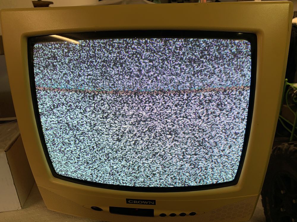 Televisao antiga marca CROWN amarela