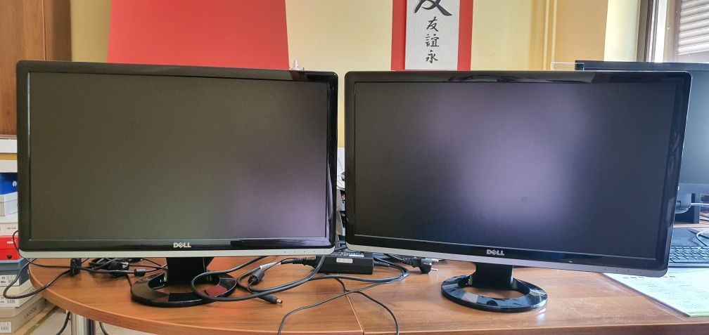 Zestaw: dwa Monitory Dell S2330Mxc, 23"

Wielkość 23"
