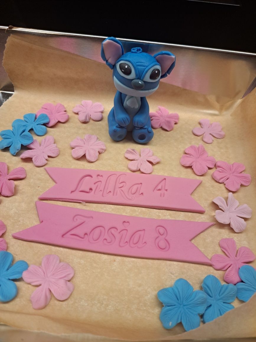 Figurki na tort stich