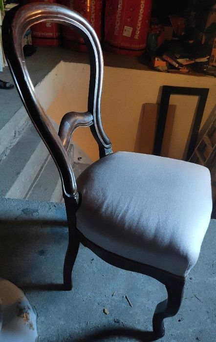 Krzesło krzesła drewniane po renowacji