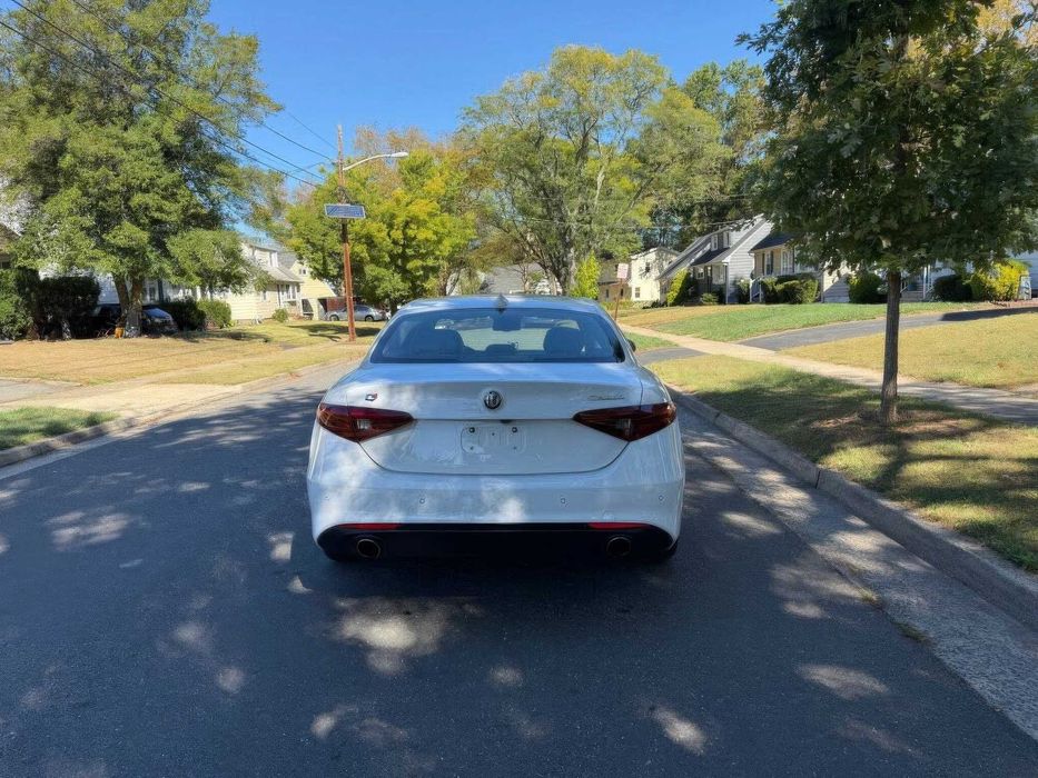 Alfa Romeo Giulia      2018