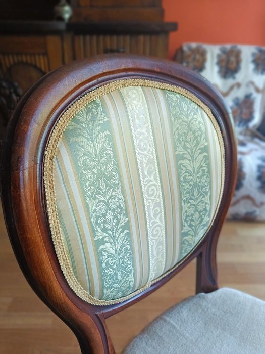 Piękny stół i 4 krzesła, zestaw ludwikowski