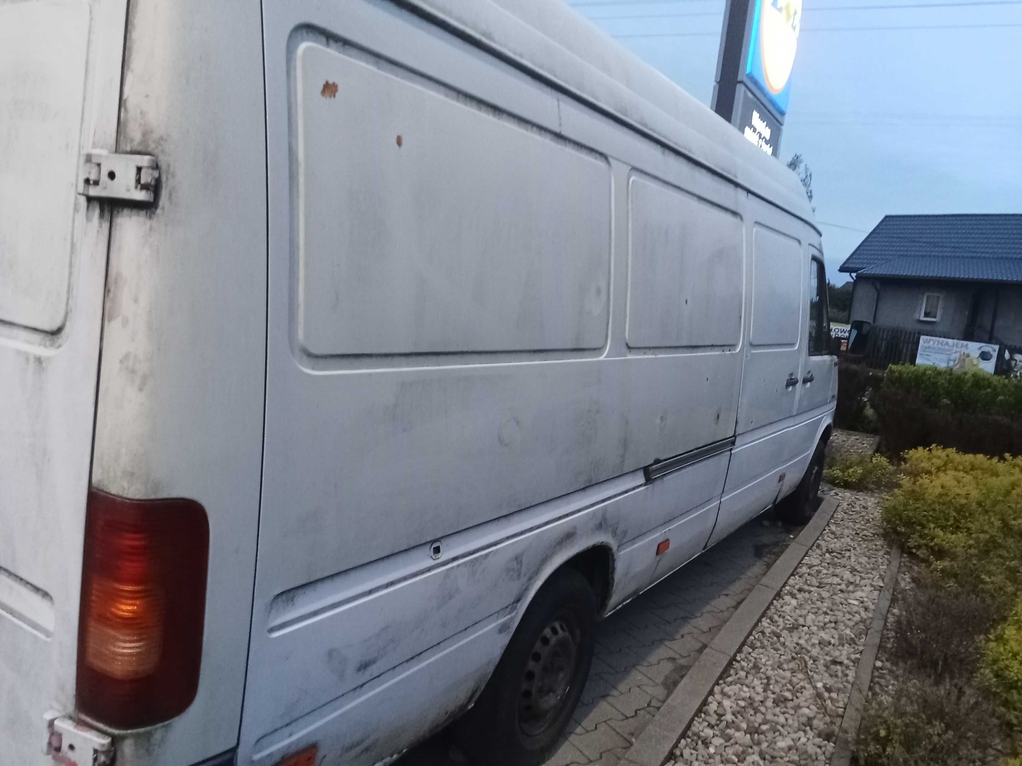 Blaszak w maxie  poduchy lt 35 2007r auto po mapie około 180 koni