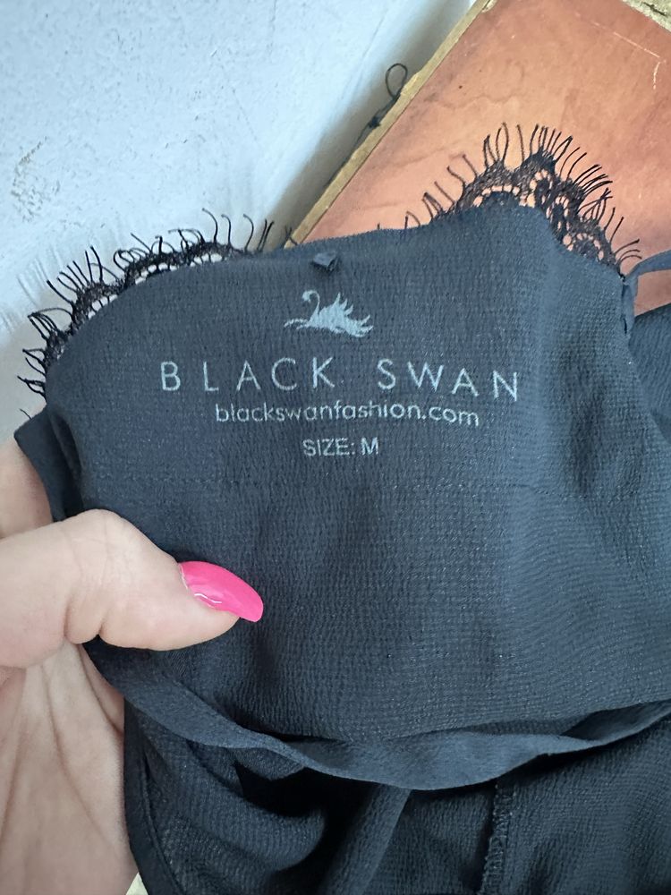 Czarna sukienka black swan