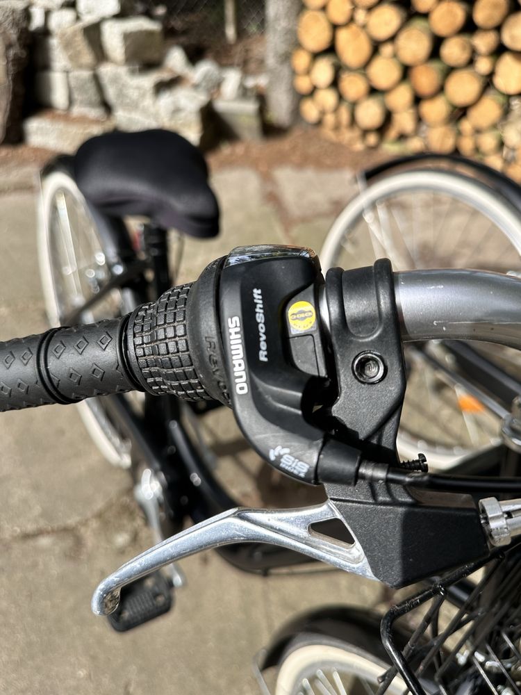 Czarny rower miejski B’Twin Elops 100 LTD